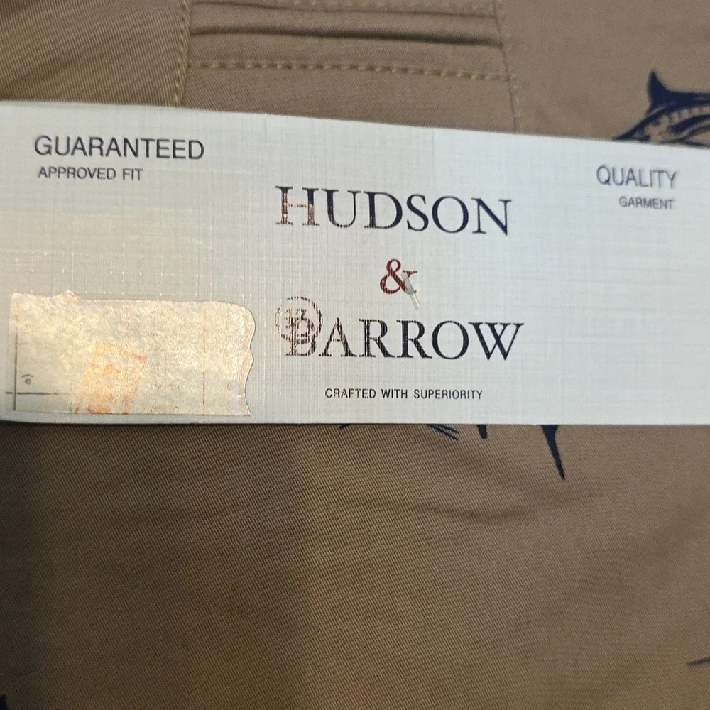 NWT Hudson & Barrow Men's‎ Shorts Tan W/Navy Swordfish Flat Front Pockets Sz 32